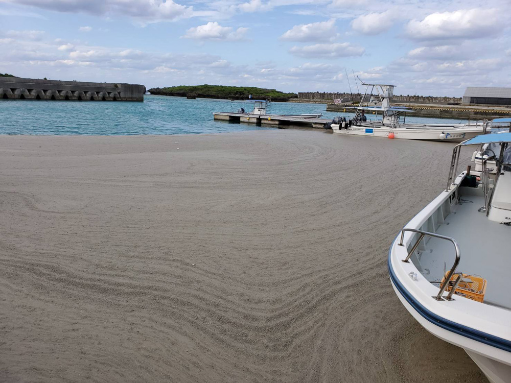 軽石の影響は続く瀬良垣漁港～恩納村 | 沖縄 恩納村のダイビング
